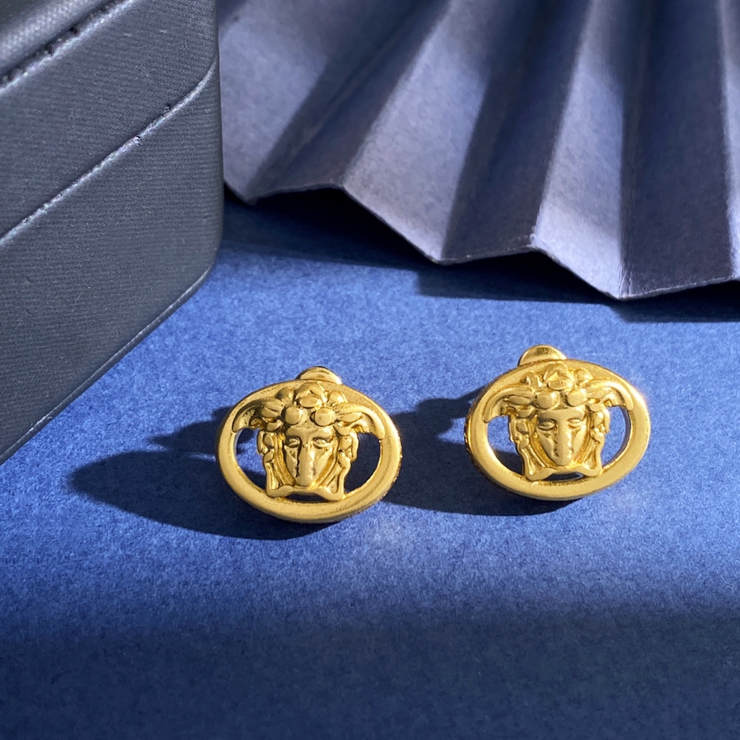 Versace and Versailles: Key Highlights from VS92 p225