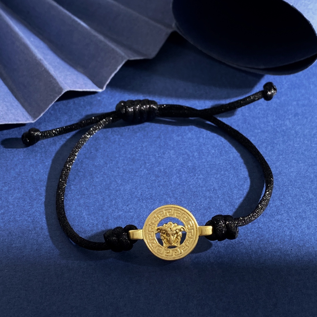Versace Metallic Medusa Head Bracelet: Retrospective Design, Adjustable Brass Material, Lightweight. - 图片 3