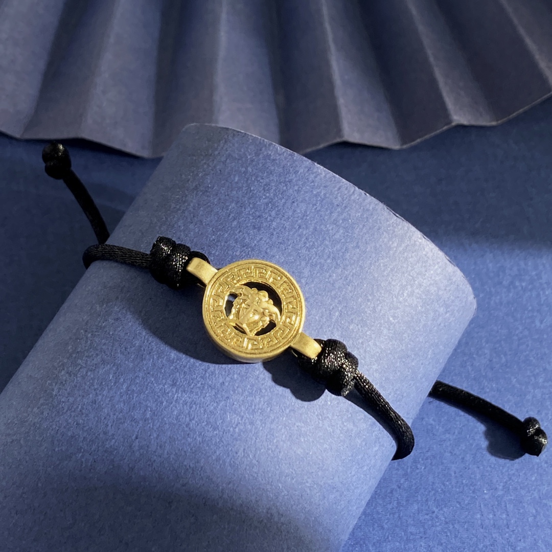 Versace Metallic Medusa Head Bracelet: Retrospective Design, Adjustable Brass Material, Lightweight. - 图片 1