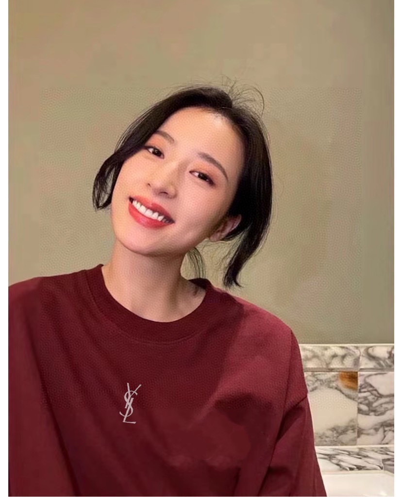 💰60
YSL圣罗兰 高克重纯棉直筒简约印花T恤短袖情侣款
Color: 酒红色  Size: M-XL
M 肩宽49 胸围114 衣长70 (cm）
L 肩宽50 胸围118 衣长71 (cm）
XL 肩宽51 胸围122 衣长72 (cm)