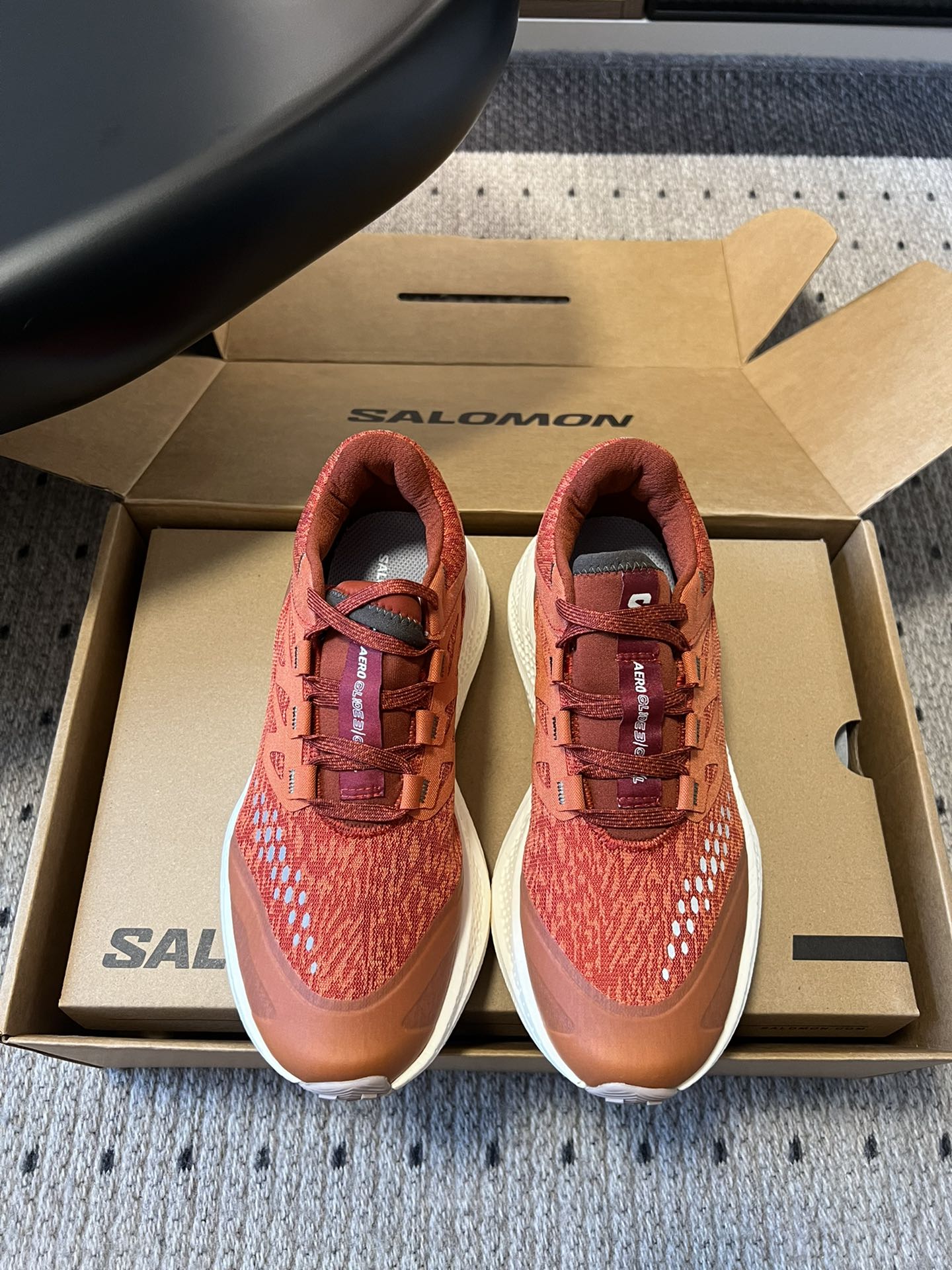 NO:494487,Top quality Salomo*25SS new Aero Glide3 Grvl running shoes Salomon's products are known for their excellent quality and unique design, focusing on the functionality and durability of the product, while taking into account the fashion sense. Soft + light colors are suitable for spring running, and the upgraded bottom surface is more widely used to adapt to the road conditions. For example, if you suddenly want to climb mountains and cross-country and go directly on the OK, of course, there are fewer restrictions on road running. The thickness is moderate and the support is very stable. The half-sock cover design is very well wrapped and fits the shape of the feet. The heel is well fixed, which can bring more security. The mesh from the back to the front side is a transitional thick to thin. Going out for a trip with family and friends is a good choice! I remember to run two steps, and you can also be on the grass, so you won’t be tired even if you have a long time. Upper GRVL version woven, inner 4mm Ortholite molded insole, outsole 4mm contaGRIP technology sole, SIZE women’s size 35-40 (40 customization) Men’s size 40-45 (45 customization), casual shoes/sports shoes, sneakers19860909顶级品质 Salomo*25SS新款Aero Glide3 Grvl跑鞋 Salomon 的产品以卓越的品质和独特的设计著称,注重产品的功能性和耐用性,同时兼顾时尚感. 软＋轻颜色适合春天跑后,升级底面适应的路况更广泛,比如突然想爬山越野直接上OK的,当然对路跑来说限制就变得更少了,厚度适中支撑很稳定,半袜套设计包裹感很好,贴合脚的形状.后脚跟被很好的固定佳,就能带来更多安全感.后侧到前侧网面是过渡式的厚到薄.和家人朋友一起出门踏青就是很好的选择！想起来跑两步,也可以在草地上,时间长也不会累脚. 鞋面GRVL版本编织 内里4mmOrtholite模压鞋垫 大底4mmcontaGRIP科技大底 SIZE女码35-40（40定制） 男码40-45（45定制）,休闲鞋/运动鞋,sneakers,Women's Shoes