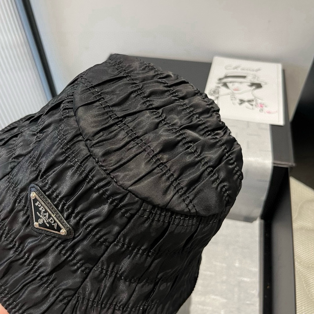 🆕

PRADA普拉达新款褶皱渔夫帽，休闲桶帽，头围57cm