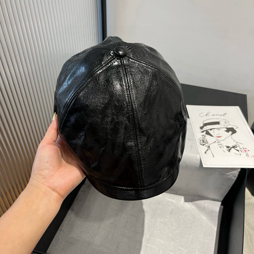 🆕

普拉达新款前进帽，高端定，头围57cm