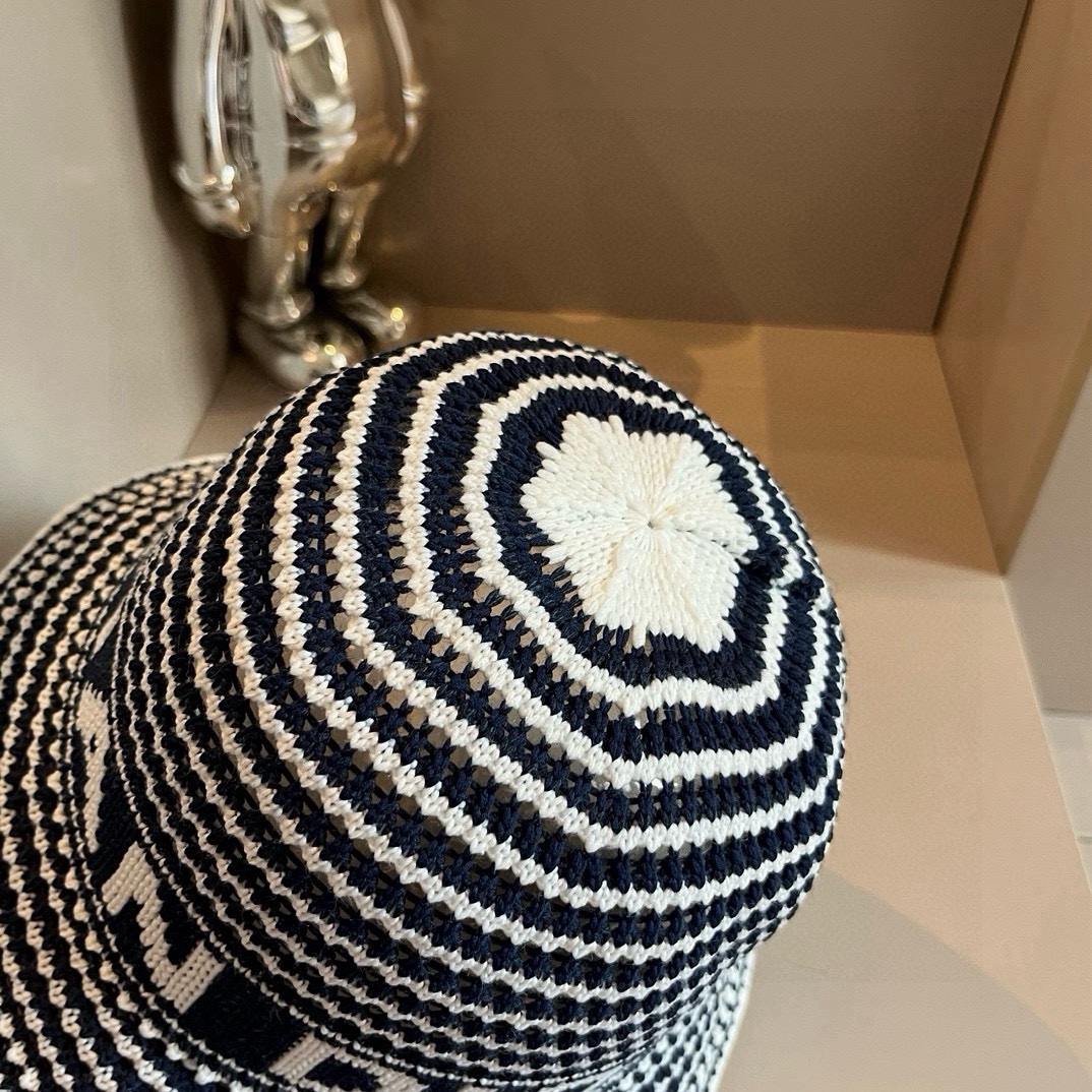 🆕
Dior迪奥新款针织渔夫帽，手抓针织帽
