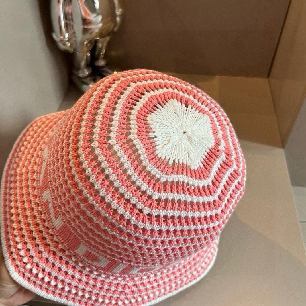 🆕
Dior迪奥新款针织渔夫帽，手抓针织帽