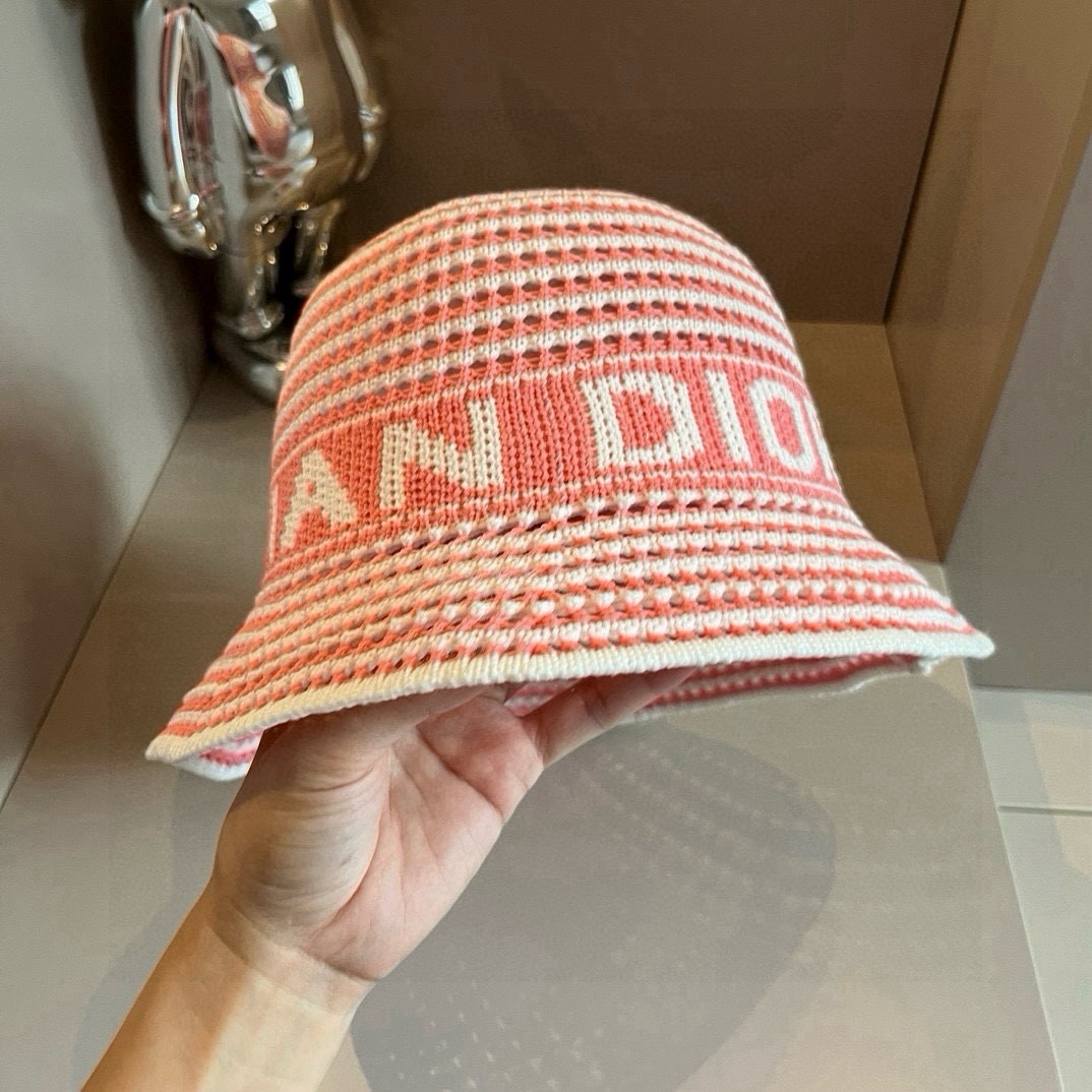 🆕
Dior迪奥新款针织渔夫帽，手抓针织帽