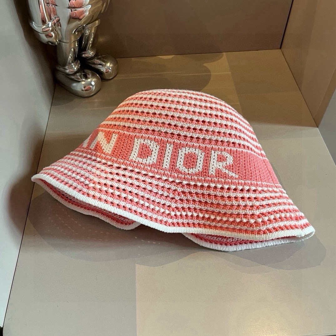 🆕
Dior迪奥新款针织渔夫帽，手抓针织帽