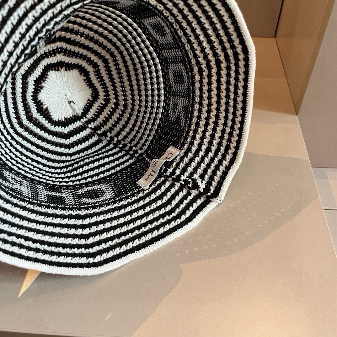 🆕
Dior迪奥新款针织渔夫帽，手抓针织帽