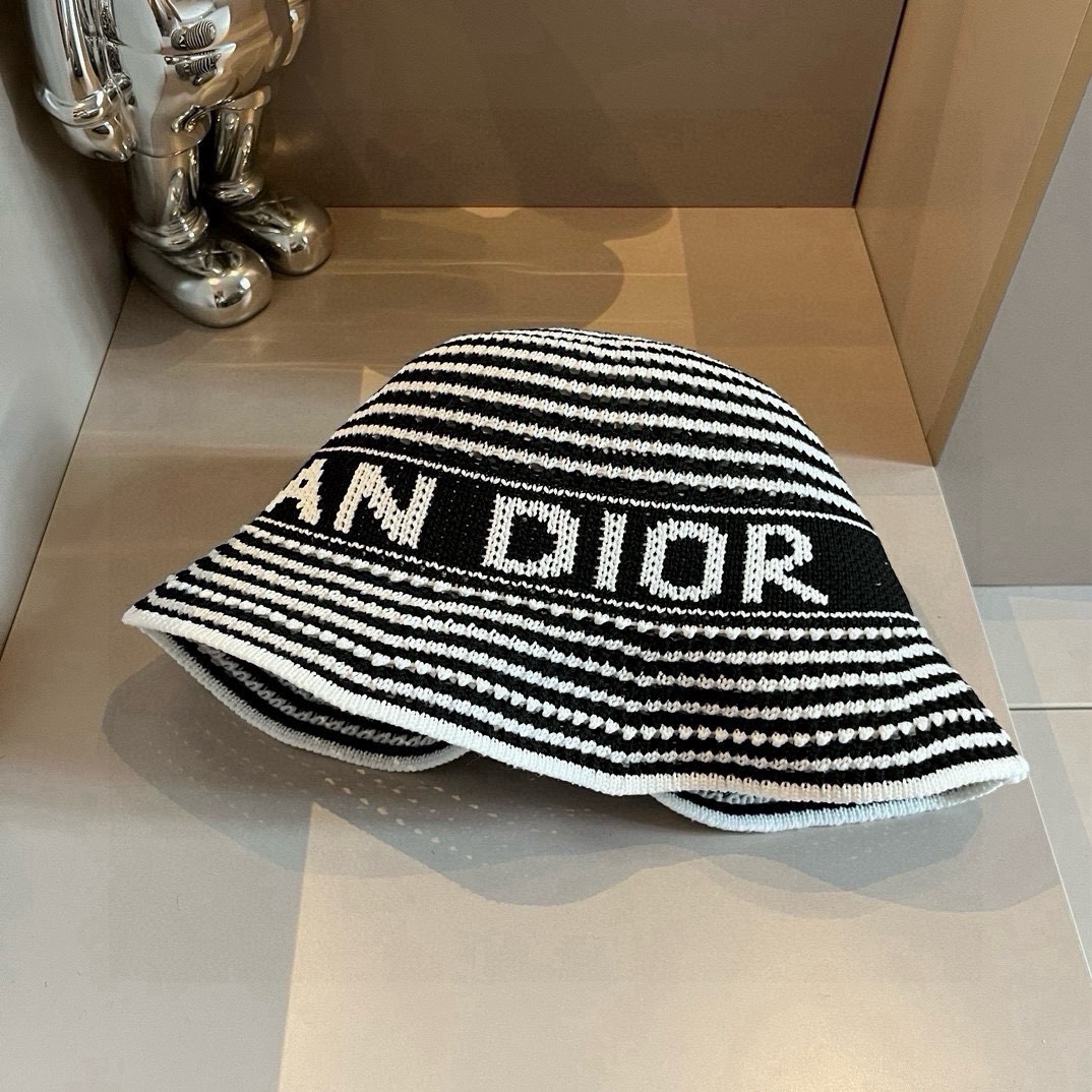 🆕
Dior迪奥新款针织渔夫帽，手抓针织帽