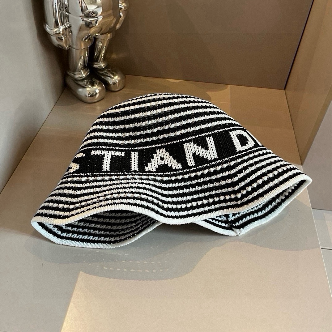 🆕
Dior迪奥新款针织渔夫帽，手抓针织帽