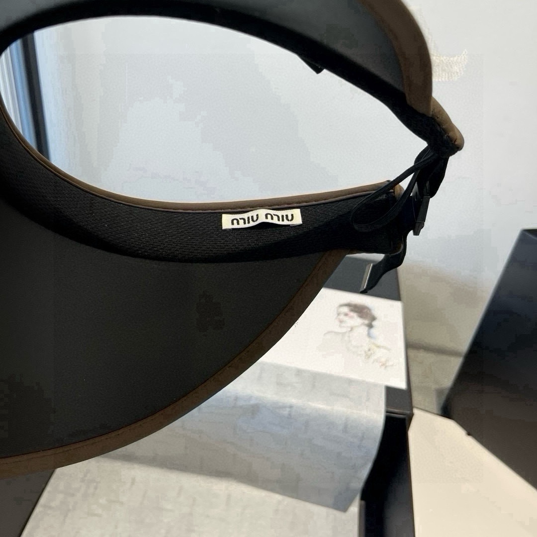 🆕

miumiu缪缪新款发箍遮阳帽