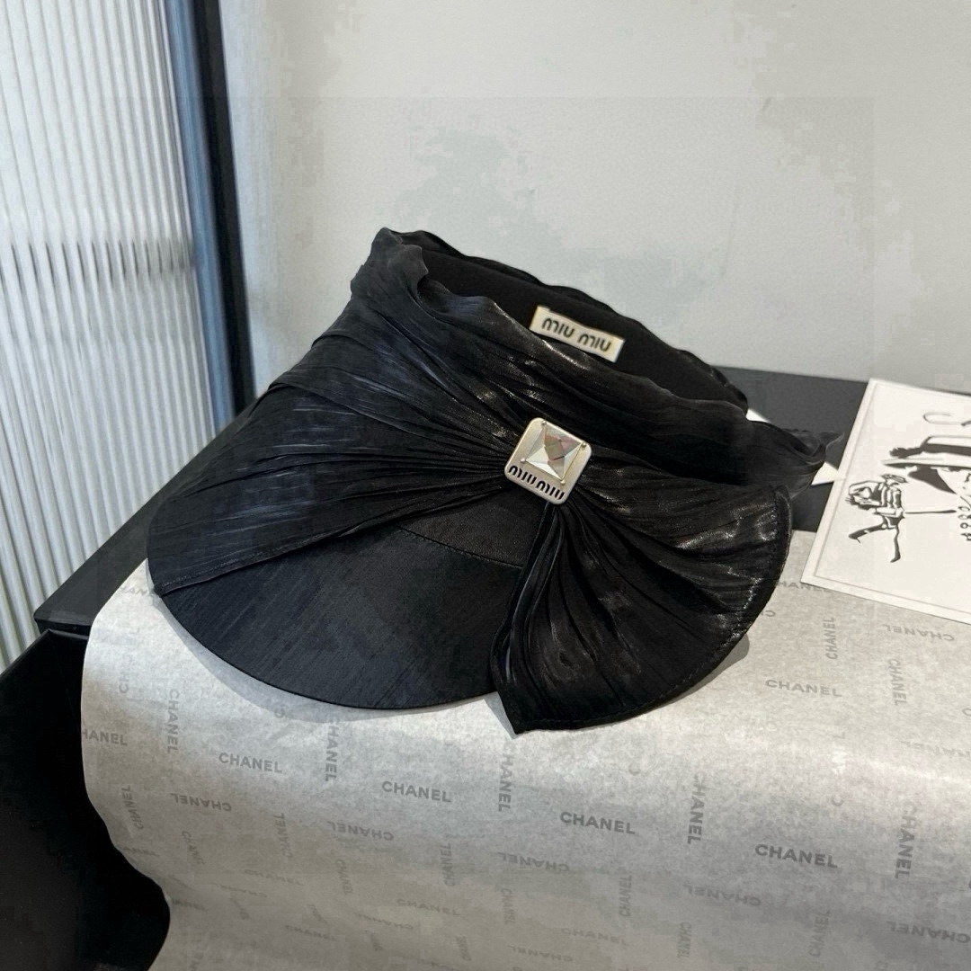 🆕

miumiu缪缪新款真丝发箍，蝴蝶结遮阳帽