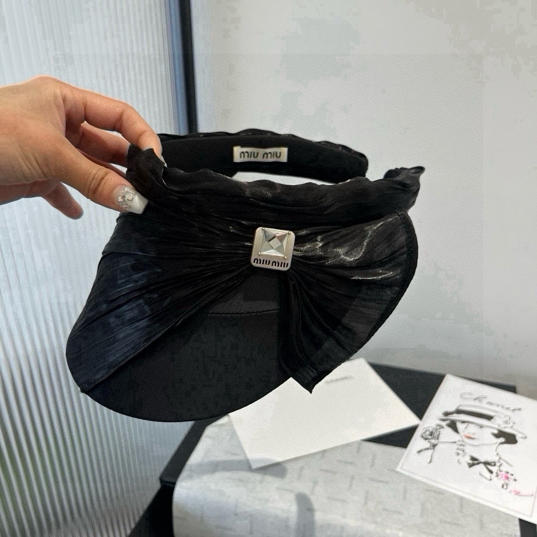 🆕

miumiu缪缪新款真丝发箍，蝴蝶结遮阳帽