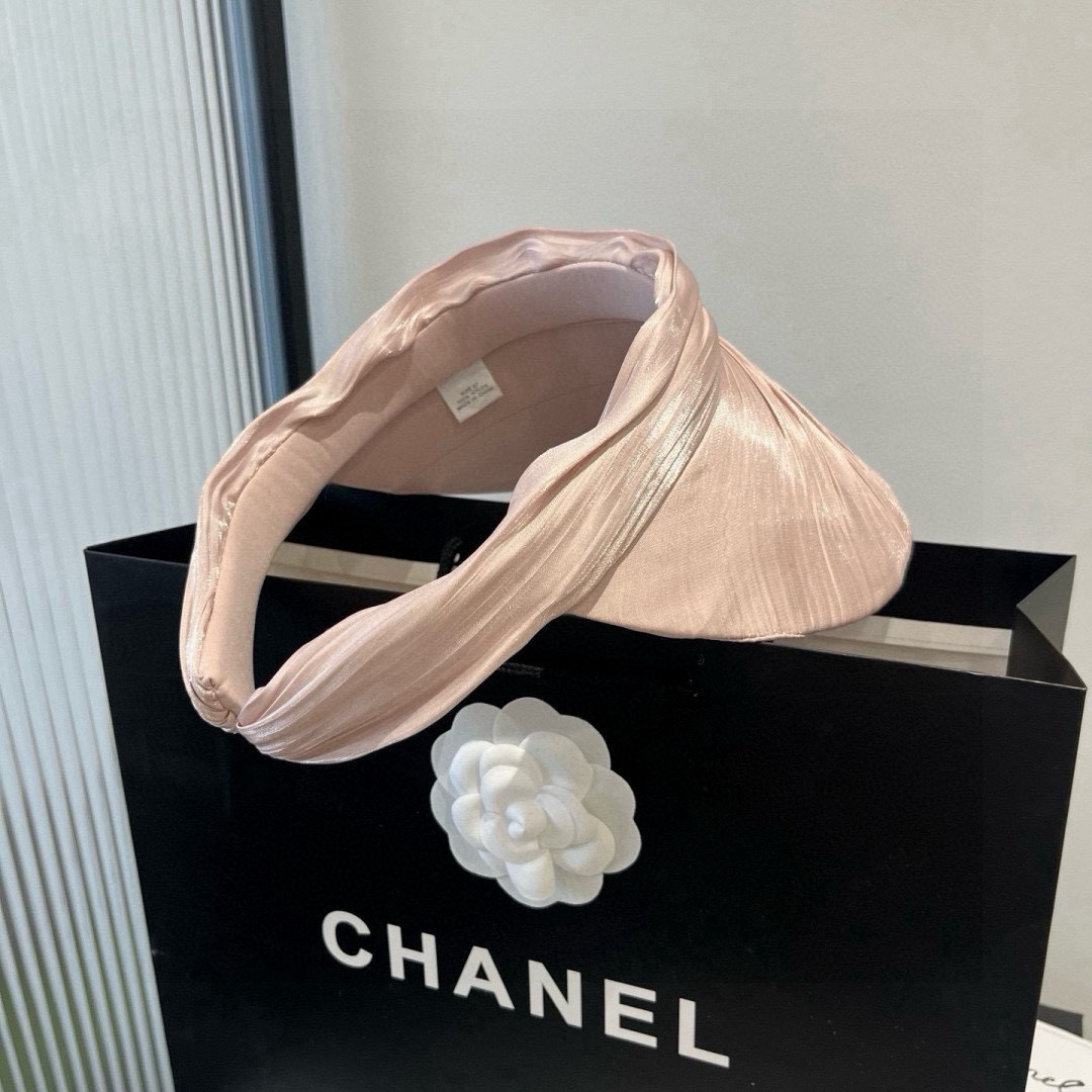 🆕

miumiu缪缪新款真丝发箍，蝴蝶结遮阳帽