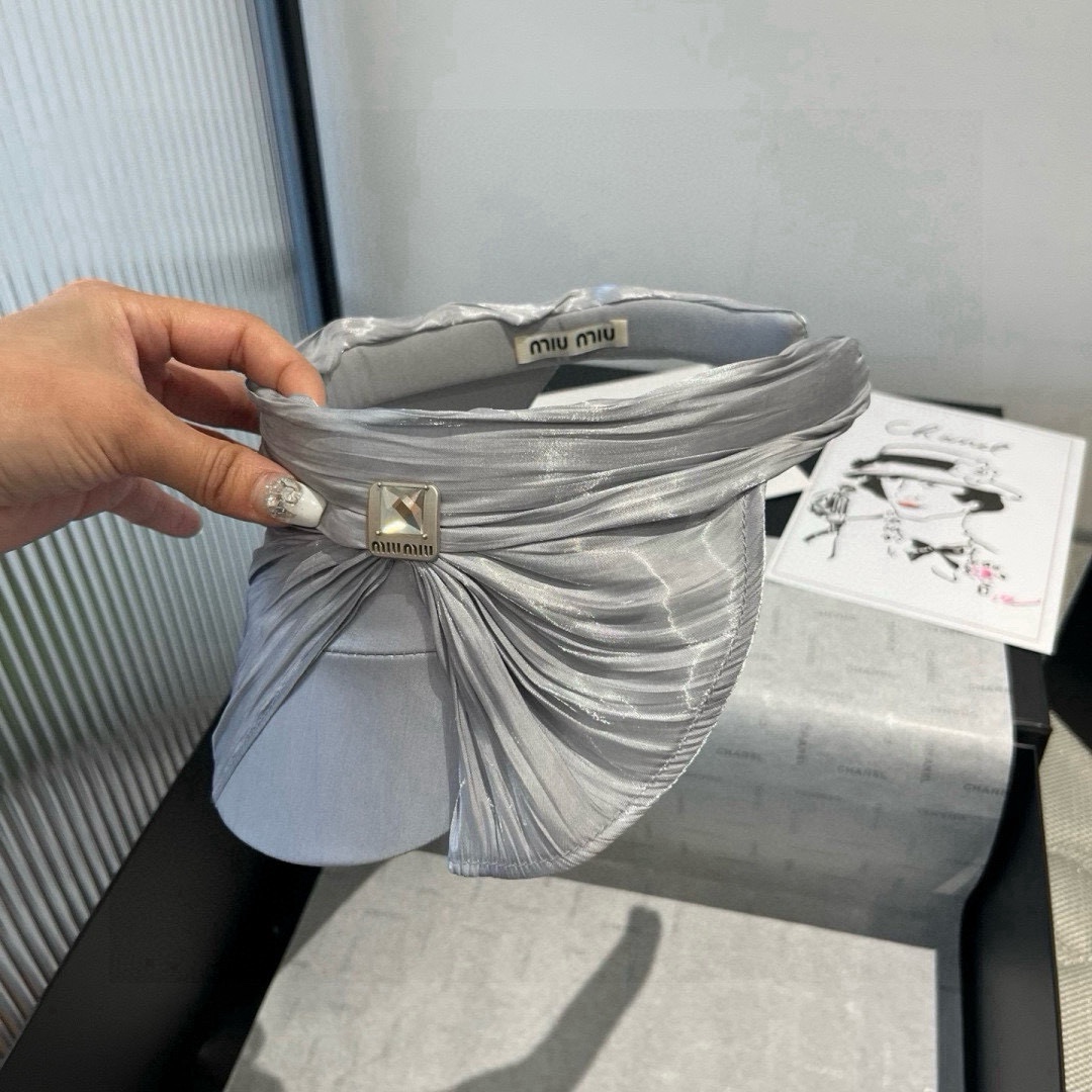 🆕

miumiu缪缪新款真丝发箍，蝴蝶结遮阳帽