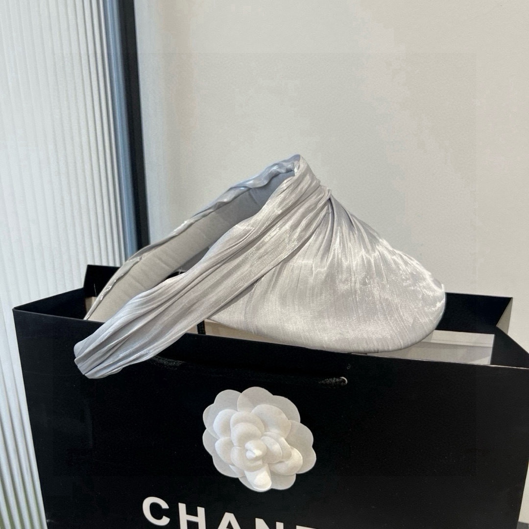 🆕

miumiu缪缪新款真丝发箍，蝴蝶结遮阳帽