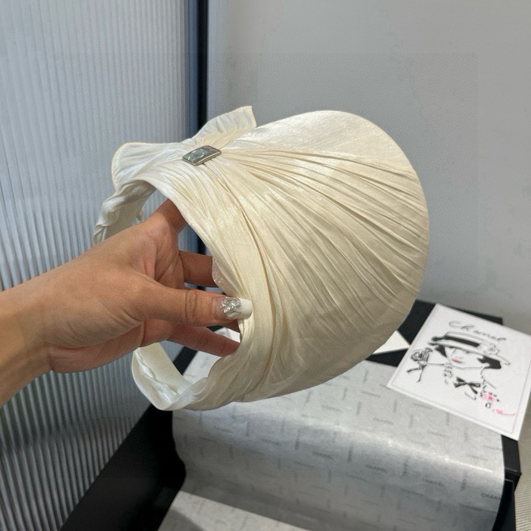 🆕

miumiu缪缪新款真丝发箍，蝴蝶结遮阳帽