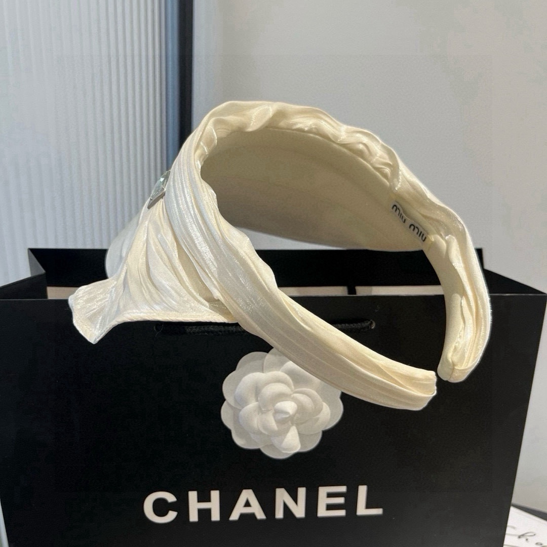 🆕

miumiu缪缪新款真丝发箍，蝴蝶结遮阳帽