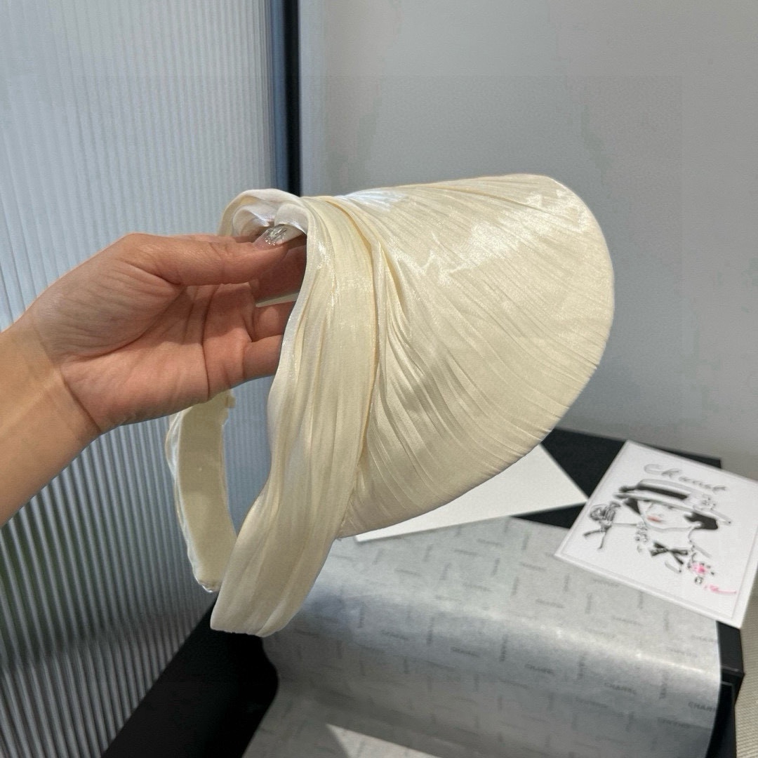 🆕

miumiu缪缪新款真丝发箍，蝴蝶结遮阳帽