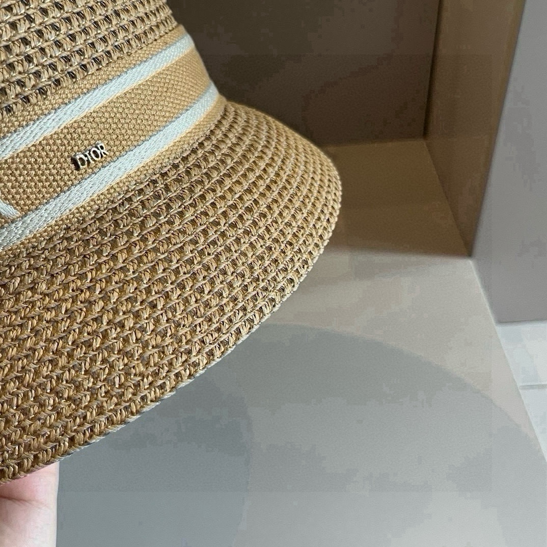 🆕

Dior迪奥新款草帽，日本纸草制作，跑量王，头围57cm