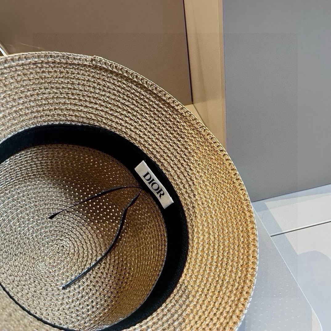 🆕

Dior迪奥新款草帽，日本纸草制作，跑量王，头围57cm