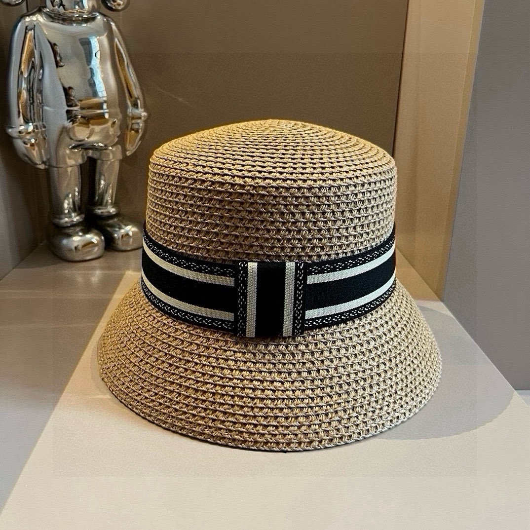 🆕

Dior迪奥新款草帽，日本纸草制作，跑量王，头围57cm