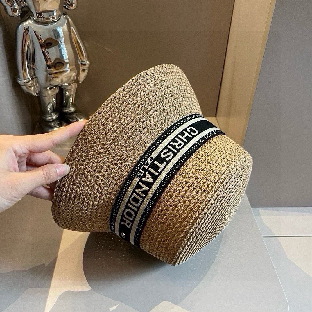 🆕

Dior迪奥新款草帽，日本纸草制作，跑量王，头围57cm