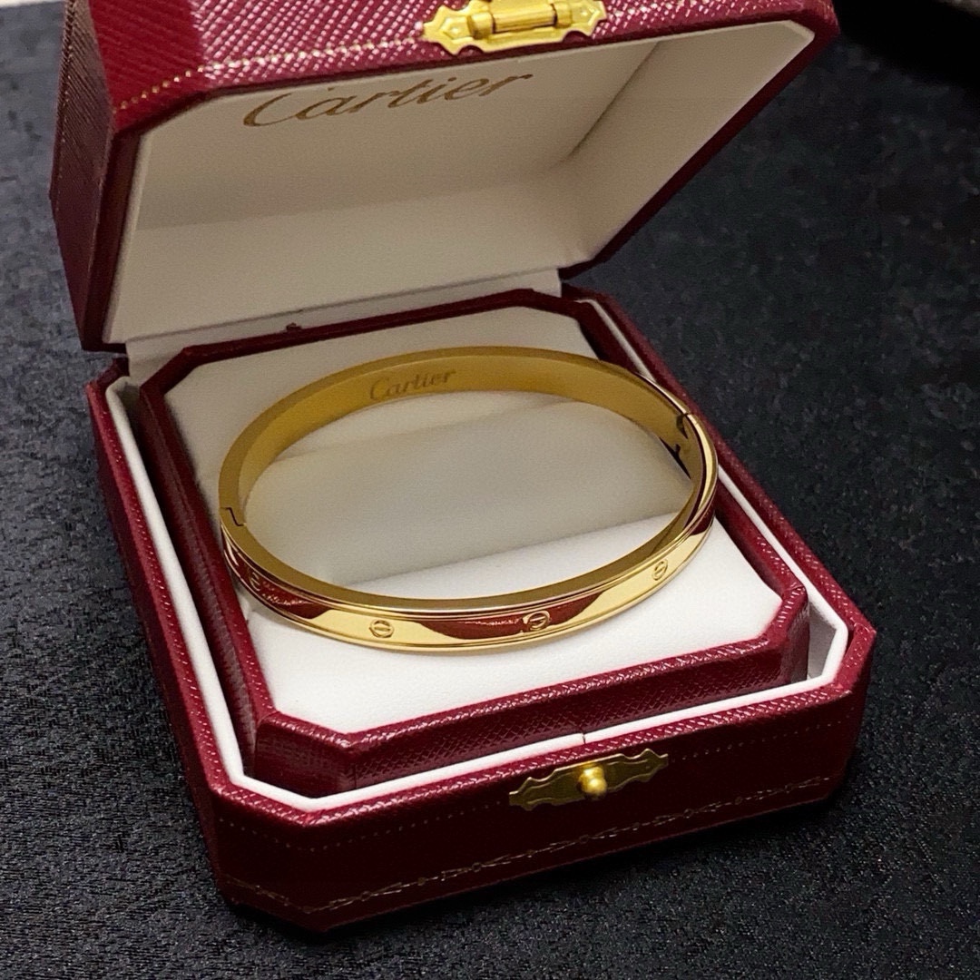 “Cartier’s Latest Release: Narrow, Refined Design in Super White” - 图片 7