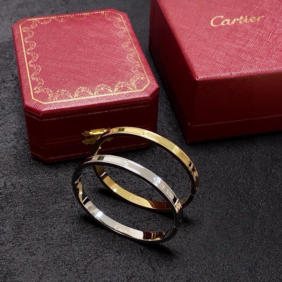 “Cartier’s Latest Release: Narrow, Refined Design in Super White” - 图片 9
