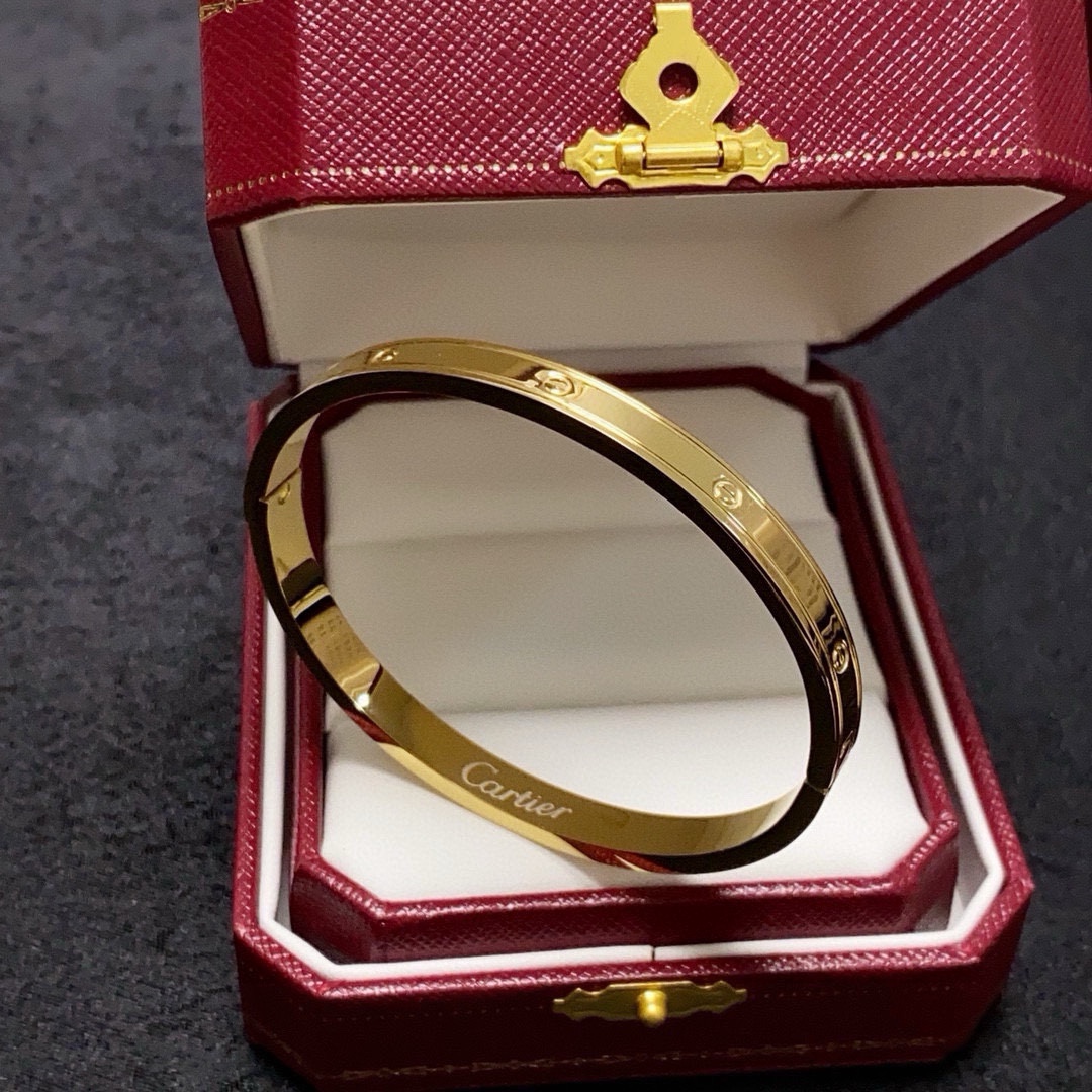 “Cartier’s Latest Release: Narrow, Refined Design in Super White” - 图片 8