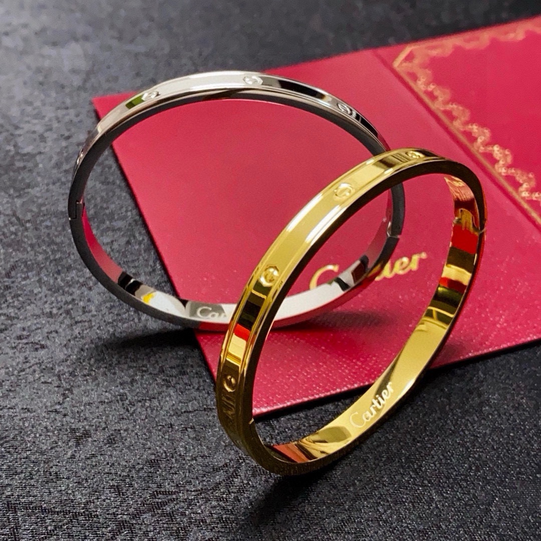 “Cartier’s Latest Release: Narrow, Refined Design in Super White” - 图片 6