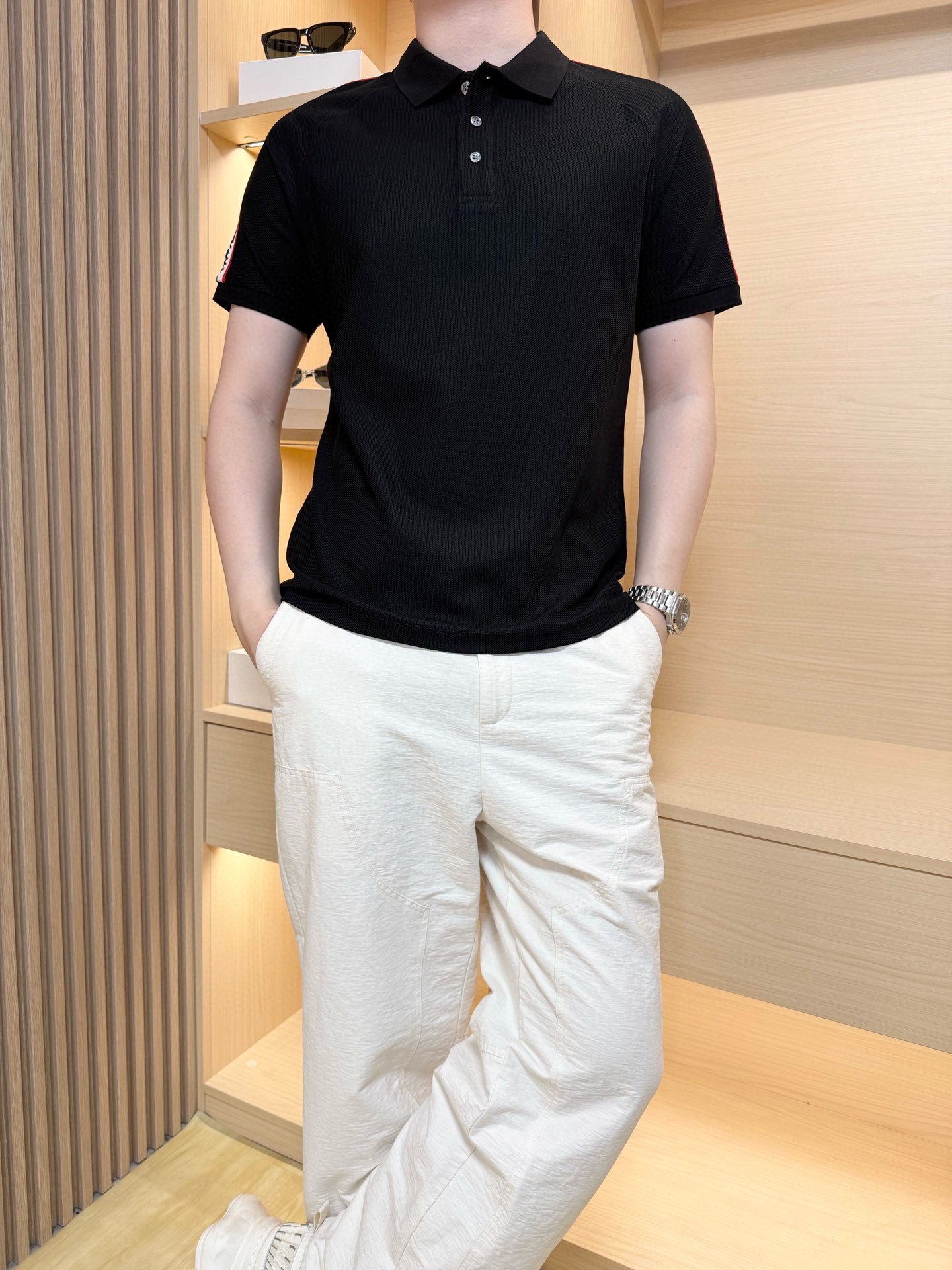 NO:493917,Dior - 2025 latest hot Polo shipments, hot-selling items in London!  Selected Italian imported bead goblin cotton fabrics with the latest designs of the brand, and the webbing embellishments on the shoulders show the style and upper body effect. The number of codes is 48-56 (model 180/wear 50, with Hong Kong Lane Crawford gift box packaging), dior, alexander wang19860909迪奥-2025最新爆款Polo出货 伦敦热销单品！精选意大利进口珠地精棉面料搭配品牌最新的设计,肩膀上的织带点缀彰显格调上身效果看得见.码数48-56（模特180/穿50,配香港连卡佛礼盒包装）,,dior,alexander wang,Men's clothing