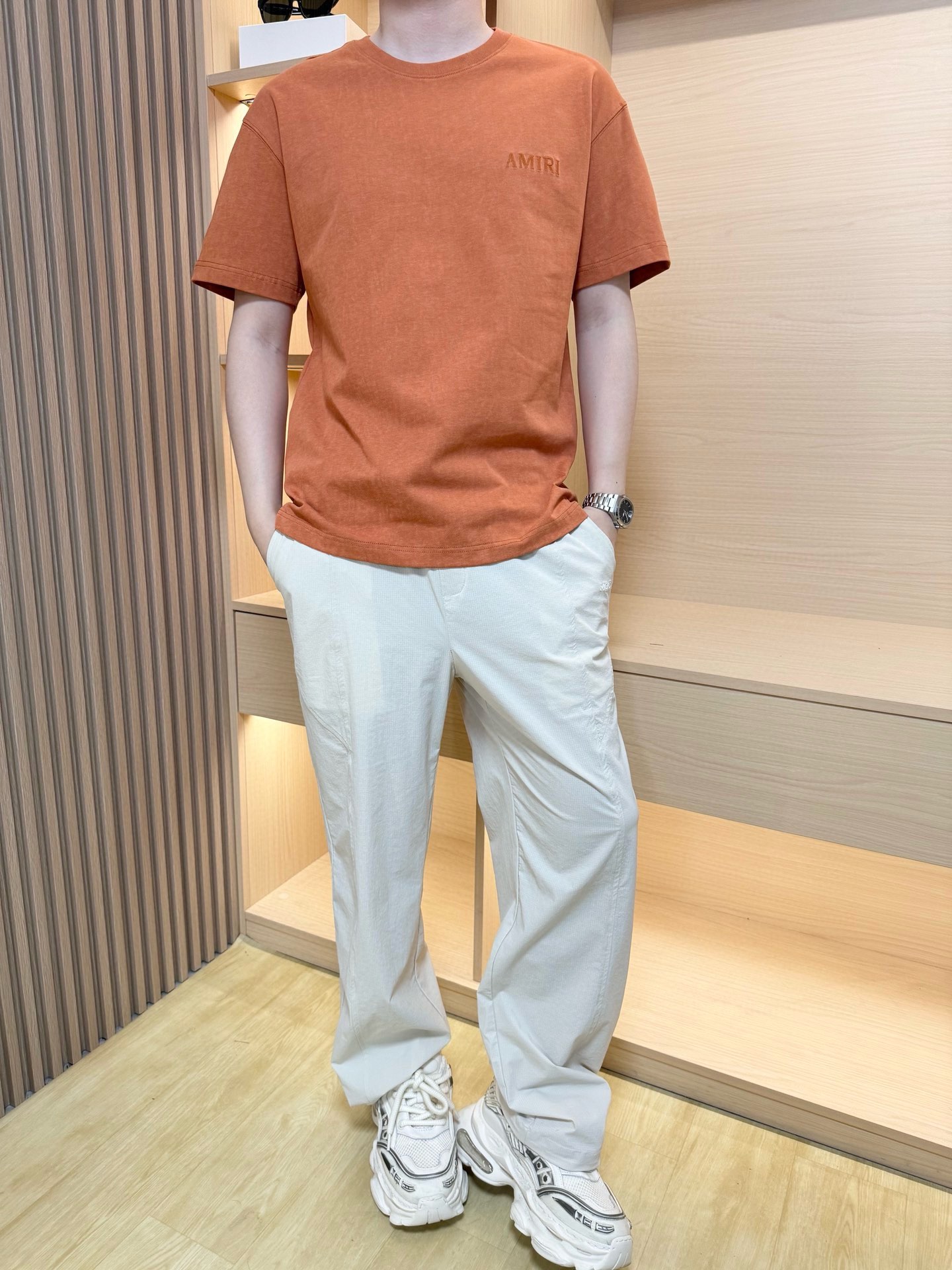 NO:493922,Amiri-2025 counter latest hot T-shirt shipment, hot-selling items in European and American counters!  Selected imported Italian fine cotton fabrics with fashionable designs, exquisite brand logo on the chest to show the charm You are definitely worth owning. S-XXL (model 180/wear M, with Hong Kong Lane Crawford gift box packaging), amiri,tees, t-shirt, alexander wang19860909Amiri-2025专柜最新爆款T恤出货 欧美专柜热销单品！精选意大利进口精棉面料搭配时尚的设计,胸前精致的品牌标志彰显韵味 您绝对值得拥有.码数S-XXL（模特180/穿M,配香港连卡佛礼盒包装）,,amiri,tees，t-shirt,alexander wang,Men's clothing