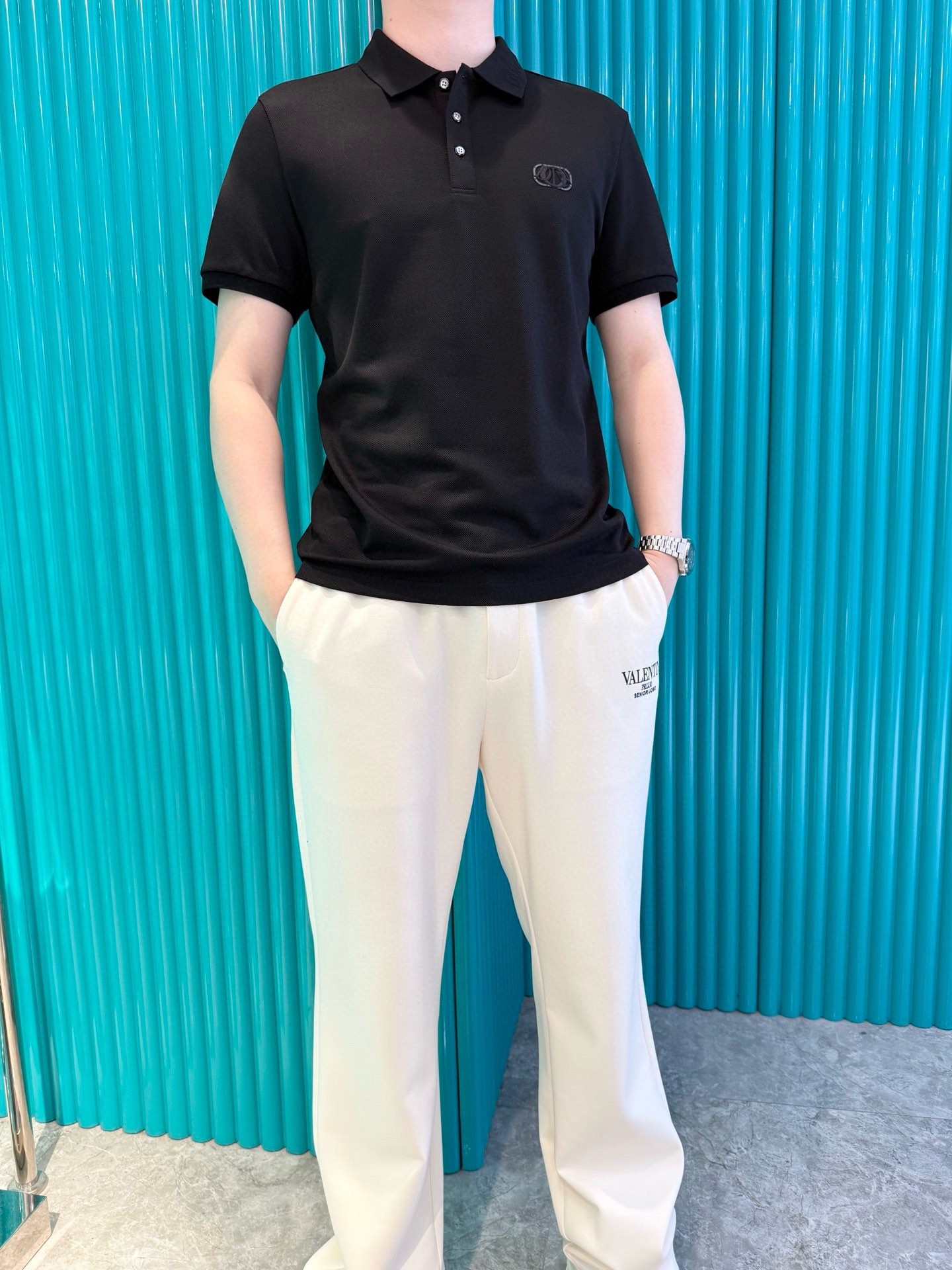 NO:493942,Dino luxury products - brand authentic products in 2025 latest polo shipments, hot-selling items in Europe and the United States!  Selected customized hexagonal bead floor cotton mulberry silk fabric from imported Italian brands, the unique logo on the chest is matched with the latest design, highlighting fashion!  Number of codes 48-56 (model 180/wear 50, with Hong Kong Lane Crawford gift box packaging), alexander wang19860909Dino奢品-品牌正品2025最新polo出货 欧美热销单品！精选意大利进口品牌定制六角珠地棉桑蚕丝面料,胸前独特的标志搭配最新的设计,彰显时尚 ！码数48-56（模特180/穿50,配香港连卡佛礼盒包装）,,alexander wang,Men's clothing