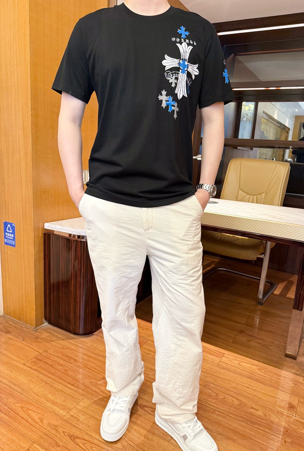 NO:494087,Crowxin-2025 counter latest hot T-shirt shipment, hot-selling items in European and American counters!  Selected Italian imported fine cotton fabrics with the latest design, the unique brand logo on the chest highlights fashion, the upper body effect can be seen. The number of code M-XXL (model 180/wear L, with Hong Kong Lane Crawford gift box packaging), chrome hearts,tees, t-shirt, alexander wang19860909克罗心-2025专柜最新爆款T恤出货 欧美专柜热销单品！精选意大利进口精棉面料搭配最新的设计,胸前的独特品牌标志彰显时尚 上身效果看得见.码数M-XXL（模特180/穿L,配香港连卡佛礼盒包装）,,chrome hearts,tees，t-shirt,alexander wang,Men's clothing