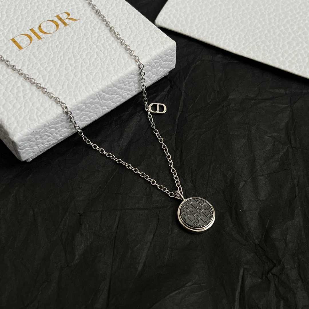 】👑Dior 迪奥  项链 精选原版一致 黄铜材质 甜美气质高雅。