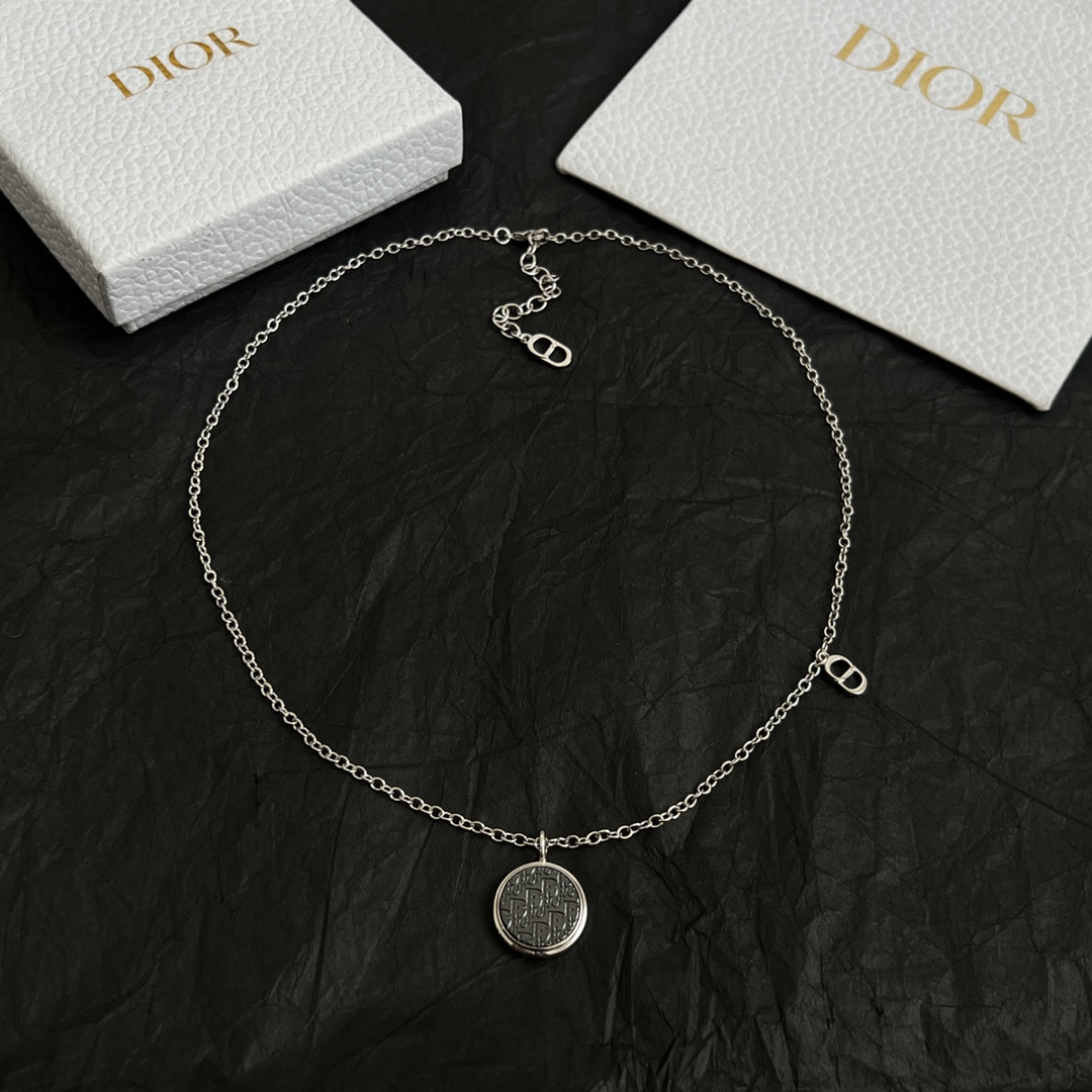 】👑Dior 迪奥  项链 精选原版一致 黄铜材质 甜美气质高雅。