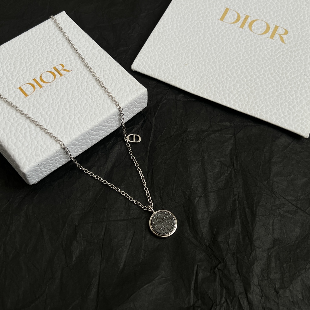 】👑Dior 迪奥  项链 精选原版一致 黄铜材质 甜美气质高雅。