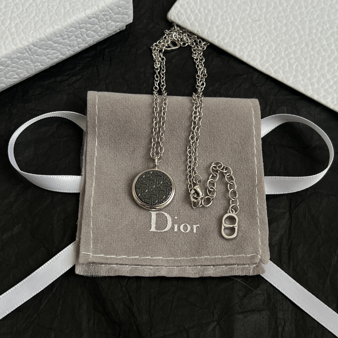 】👑Dior 迪奥  项链 精选原版一致 黄铜材质 甜美气质高雅。