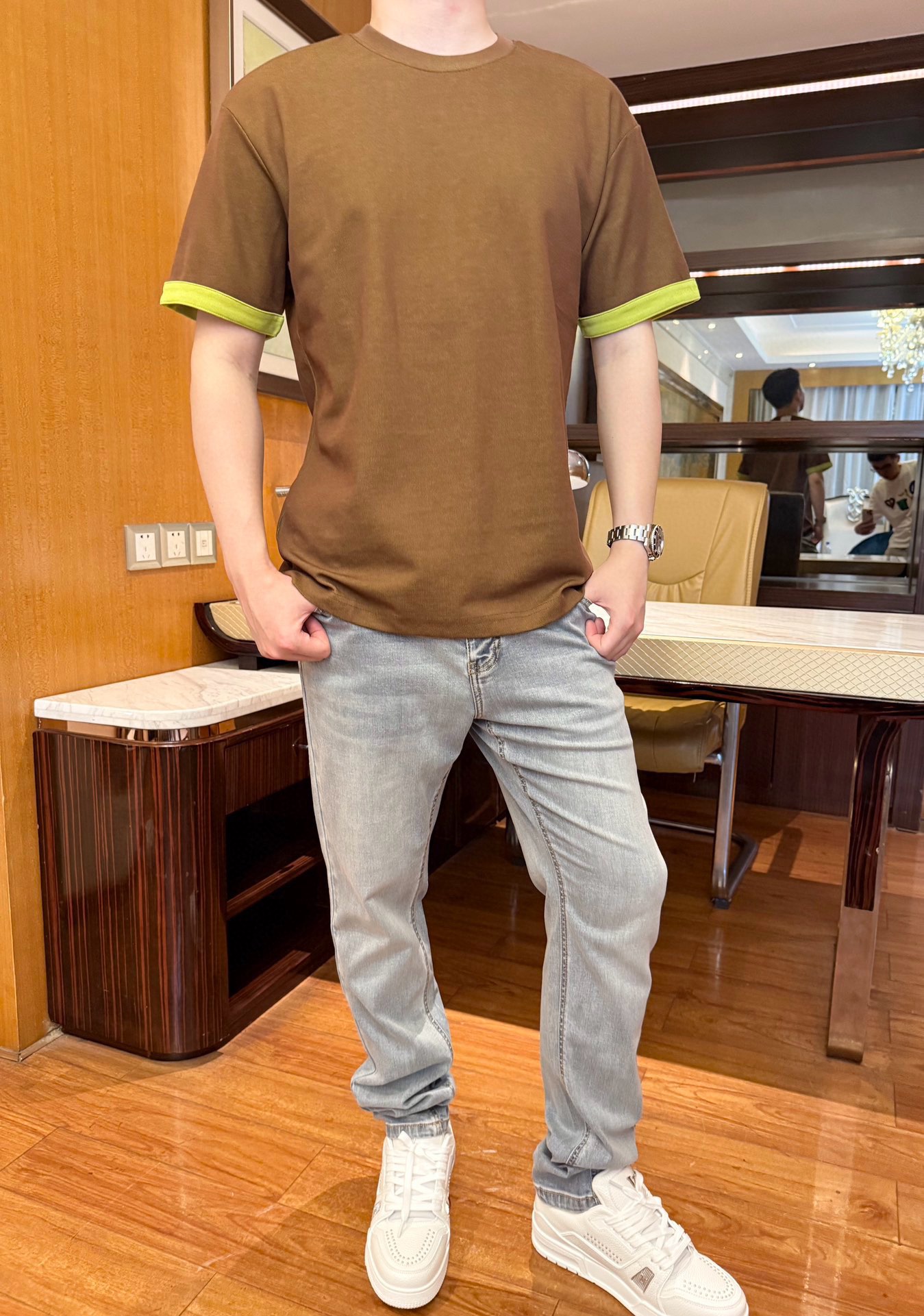 NO:494098,BV-2025 latest hot T-shirt shipment, hot-selling items in Europe and the United States!  Selected Italian imported fine cotton fabrics with simple and elegant designs, the color-blocking design of the cuffs highlights the charm, and the upper body effect can be seen. S-XXL (model 180/wear M, with Hong Kong Lane Crawford gift box packaging), bottega veneta,tees, t-shirt, alexander wang19860909BV-2025最新爆款T恤出货 欧美热销单品！精选意大利进口精棉面料搭配简约大方的设计,袖口的拼色设计彰显韵味 上身效果看得见.码数S-XXL（模特180/穿M,配香港连卡佛礼盒包装）,,bottega veneta,tees，t-shirt,alexander wang,Men's clothing