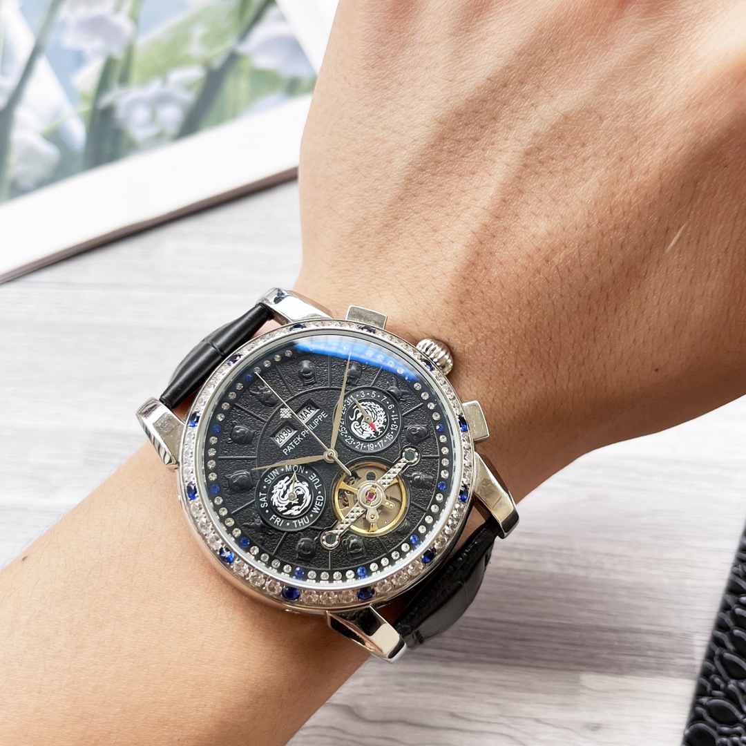 Luxury Men’s Wristwatch with High-End Design and Features for Sale