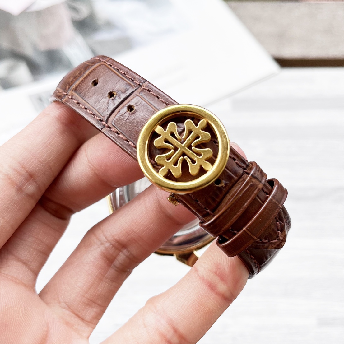 Luxury Men’s Wristwatch with High-End Design and Features for Sale - 图片 9