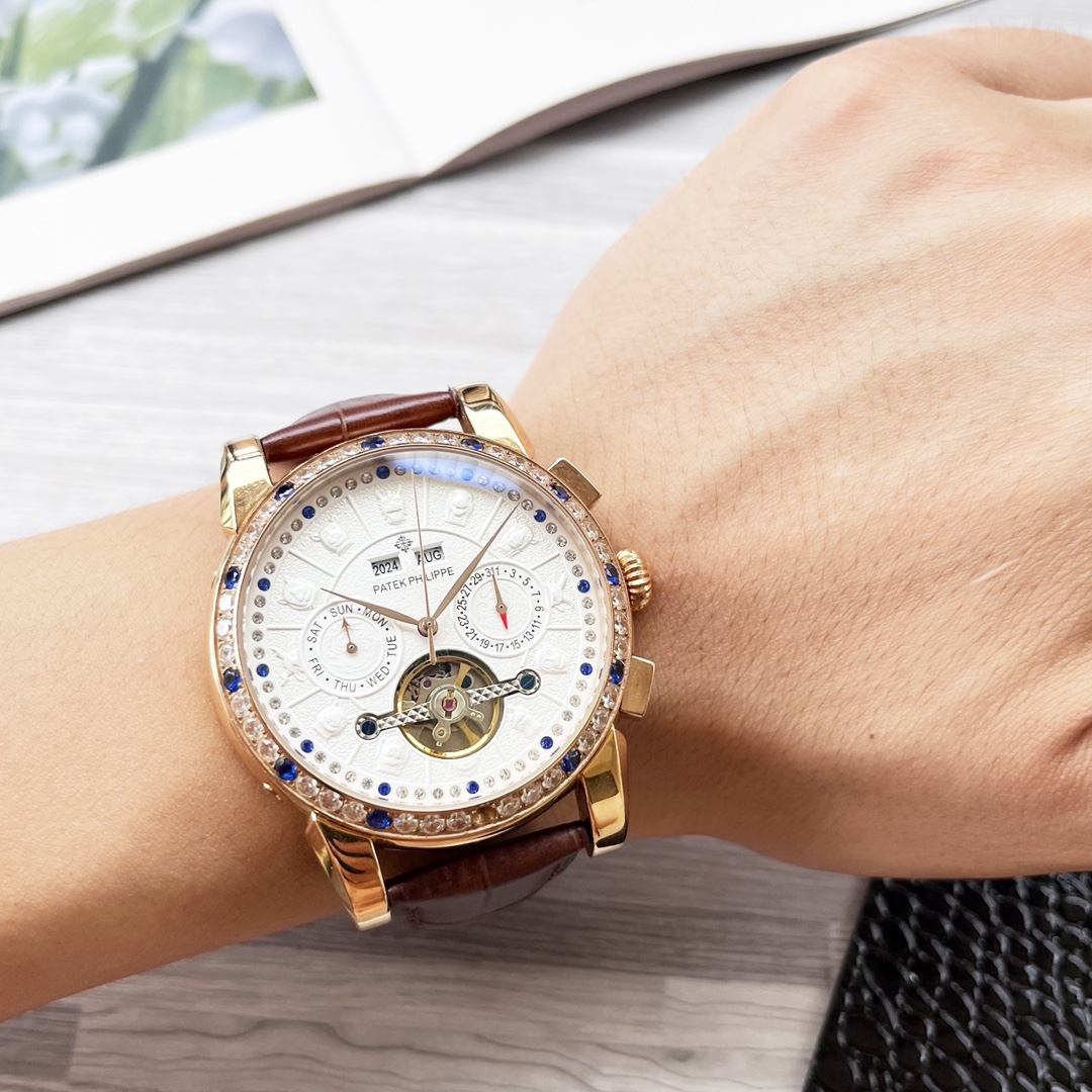 Luxury Men’s Wristwatch with High-End Design and Features for Sale - 图片 2