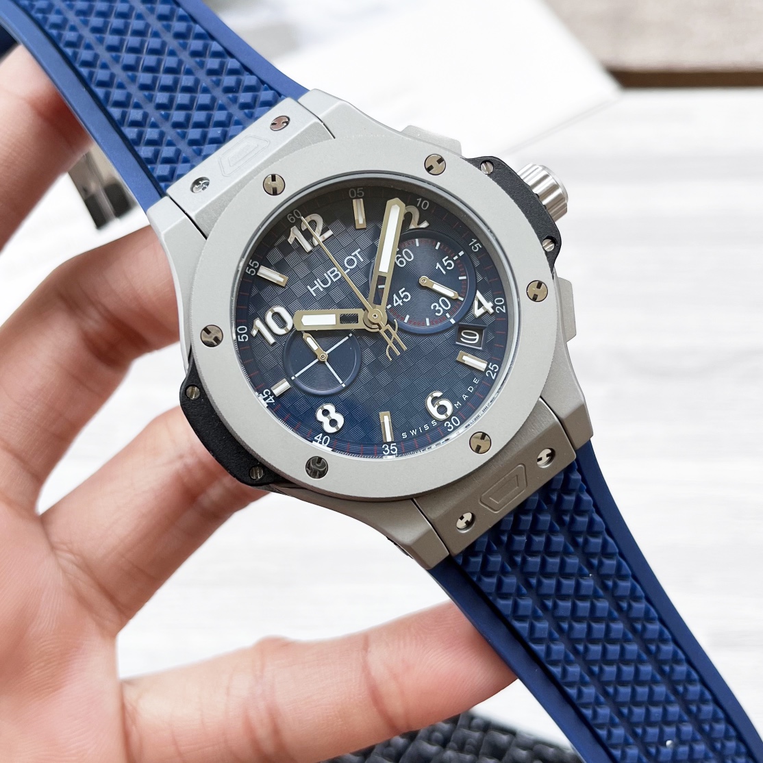 Luxury Men’s Watch: BIG BANG Series with Gold, Carbon Fiber, and Japanese Stone Cores - 图片 2