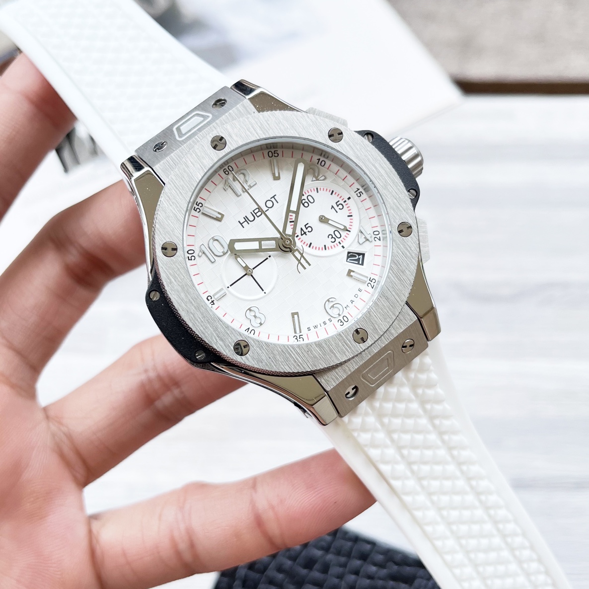 Luxury Men’s Watch: BIG BANG Series with Gold, Carbon Fiber, and Japanese Stone Cores - 图片 6
