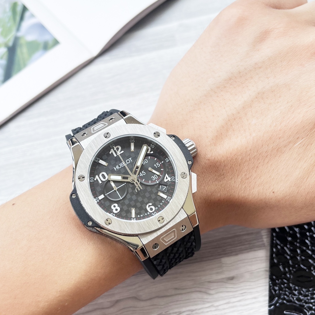 Luxury Men’s Watch: BIG BANG Series with Gold, Carbon Fiber, and Japanese Stone Cores