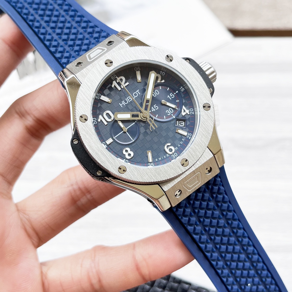 Luxury Men’s Watch: BIG BANG Series with Gold, Carbon Fiber, and Japanese Stone Cores - 图片 4