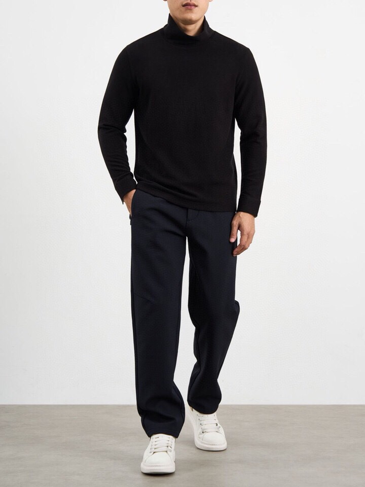 Gucci High-collar Wool T-shirt: Warm and Stylish Men’s Essential for March - 图片 1