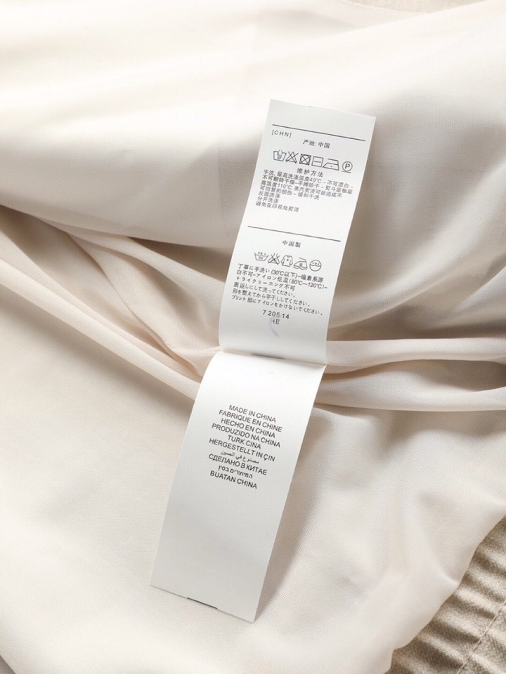 P1056 THOM BROWNE Fall Jacket: Stylish, Lightweight, Innovative Design, Premium Quality Fabrics - 图片 7