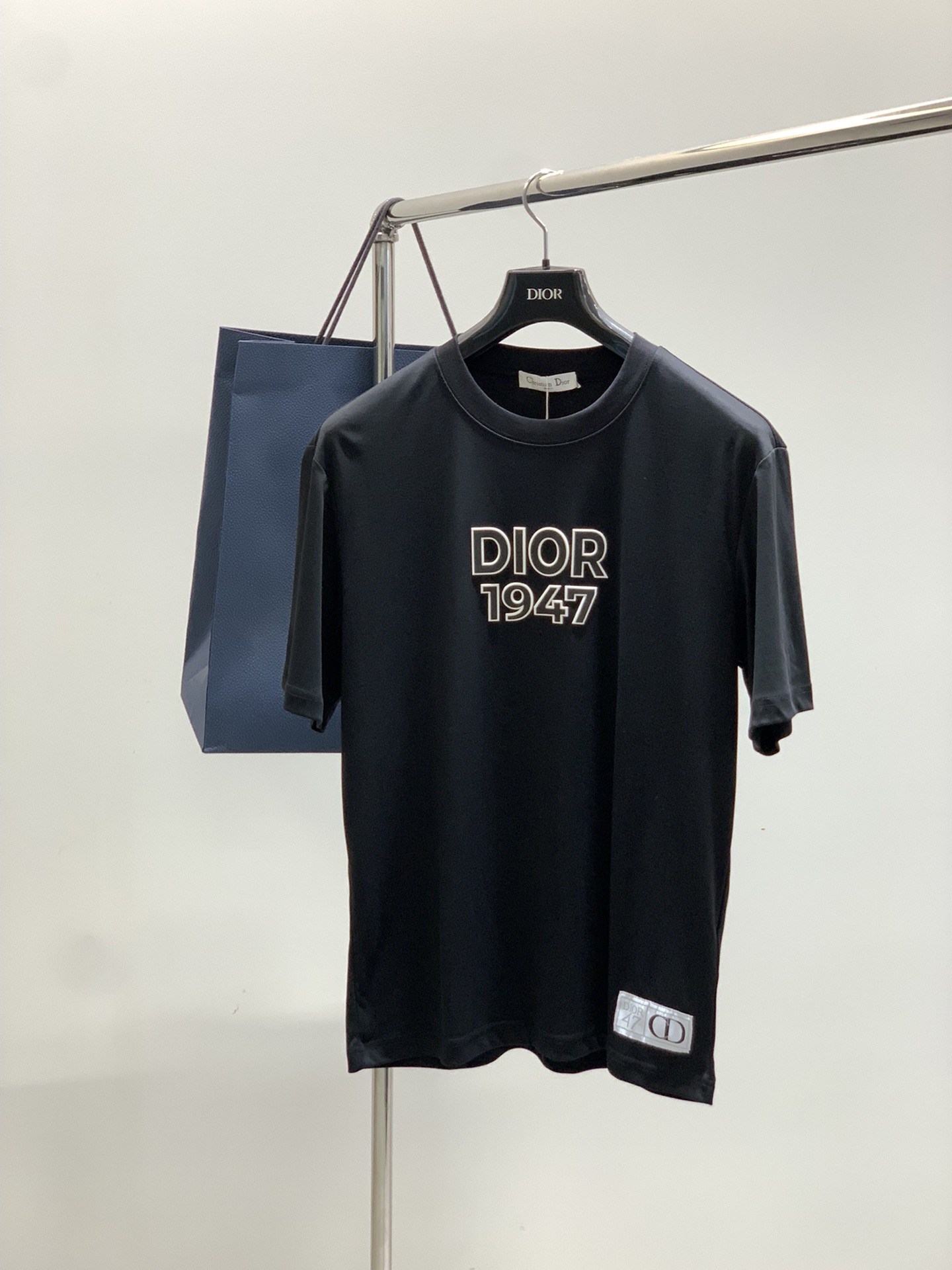 NO:497270,,Dior Dior, new summer products, available at the same time for counters, simple and fashionable casual round neck short-sleeved T-shirt, original imported fabric, comfortable and breathable, top-grade printing craft letter pattern logo, extremely high-end, unique design, fashionable and handsome on the upper body!  2 colors recommended, code number M-3XL, dior, dior, T-shirt, tees, t-shirt, alexander wang19860909,Dior 迪奥, 夏季新品,专柜同步有售,简约时尚休闲圆领短袖T恤,原版进口面料,舒适透气,顶级印花工艺字母图案logo,档次极高,独特设计,上身时尚帅气！2色推荐,码数M-3XL,,dior,dior,T-shirt,tees，t-shirt,alexander wang,Men's clothing